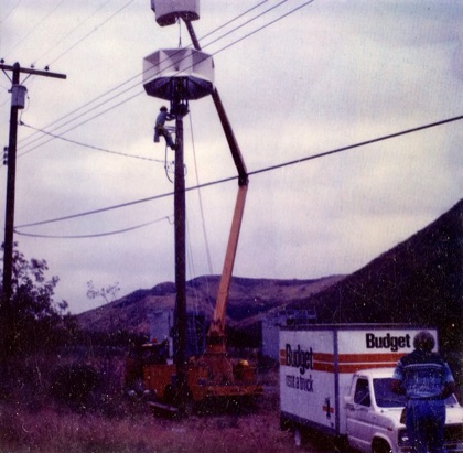 File:Model 120 prototype being mounted to an existing STL-10 pole for range and output testing in 1982.jpeg